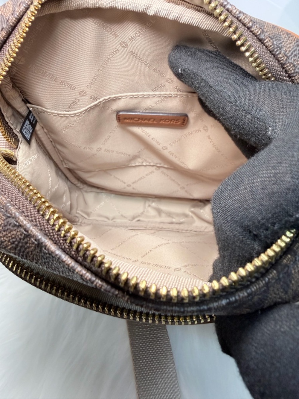 Michael Kors Jet Set Travel Medium Logo Crossbody Bag - Picture 5 of 12